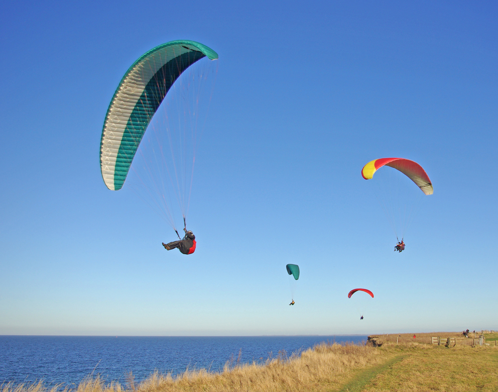 Paraglider an der Steilkste