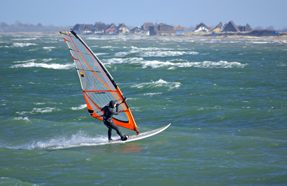 Surfer vor dem Graswarder