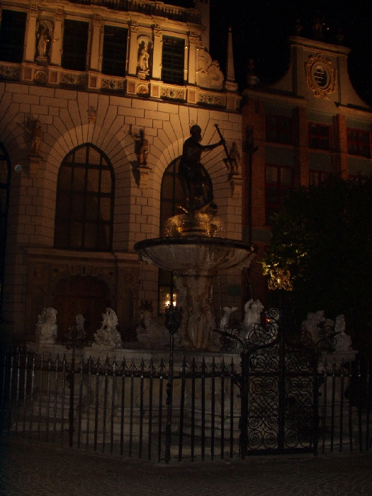 Neptunbrunnen am Abend