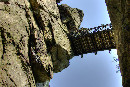 Brücke zwischen den Steinen
